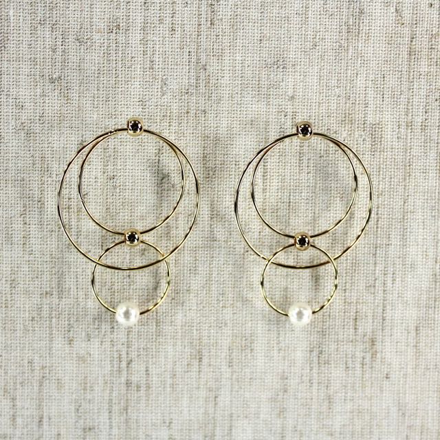 Pretty Persuasions Looped Pearl Earrings (Gold)