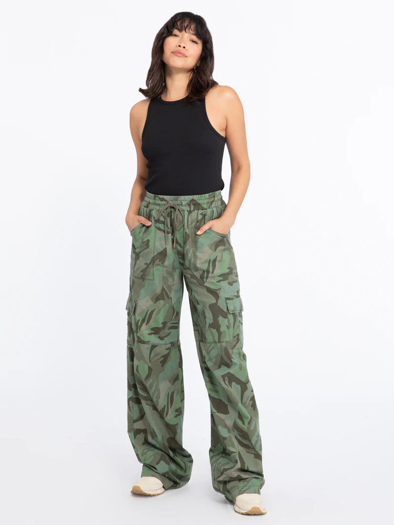 Sanctuary Clothing Terrain Pull on Pant Palm Camo